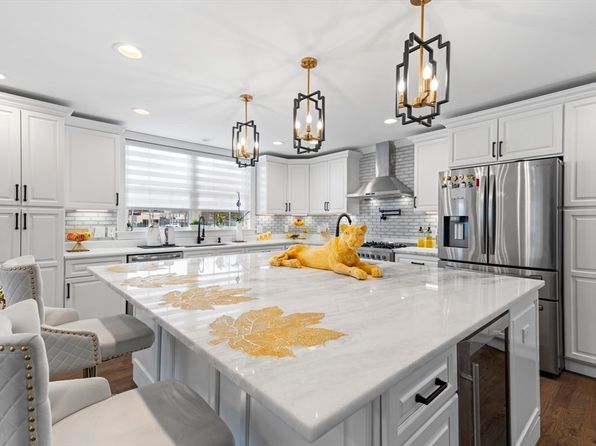 325 East St, Dedham, MA 02026