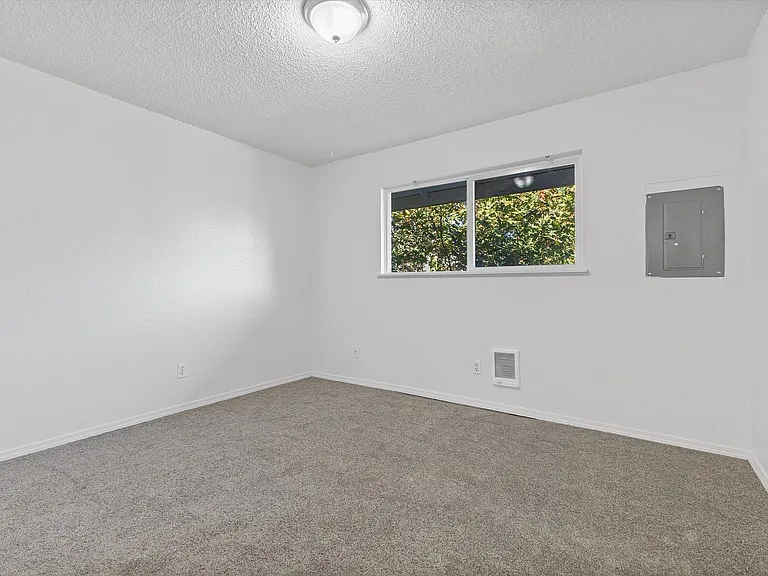 Green Tree Apartments — Photo 36