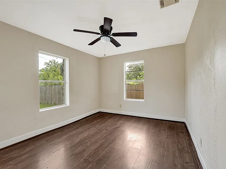 7526 Bywood St — Photo 12