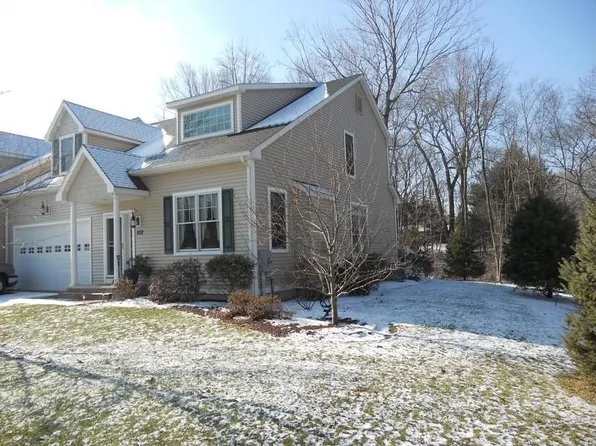 102 Oakwood Trl, Chester, CT 06412