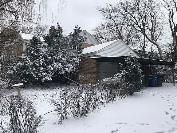 3rd image of 626 Skokie Ln S