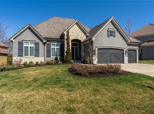 6070 Southlake Dr, Parkville, MO 64152
