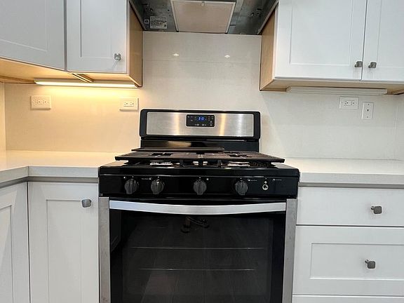 4th image of 460 Navaro Way Unit 121