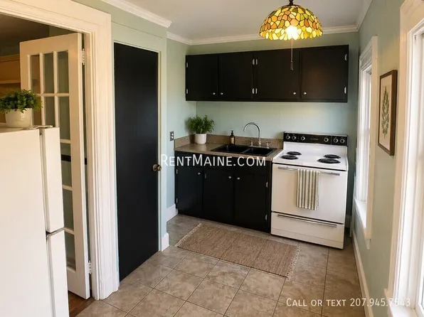 99 Broadway APT 7, Bangor, ME 04401