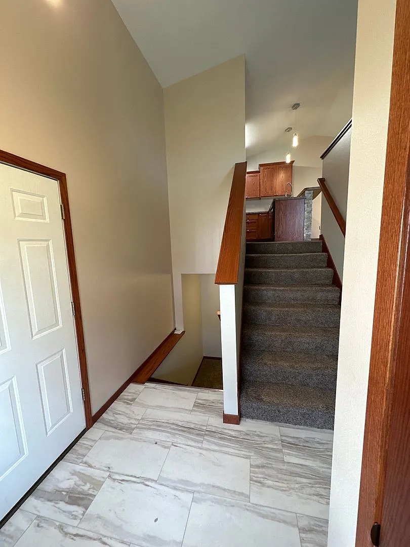4 Bedroom Townhome! — Photo 3