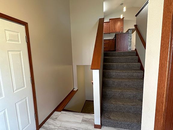 3rd image of 111 NE Mulberry Loop