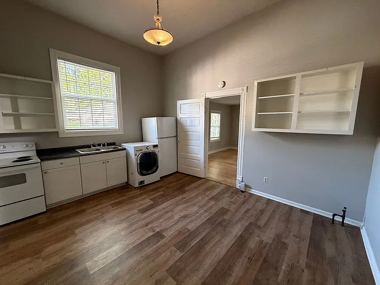 335 E Burton St — Photo 9