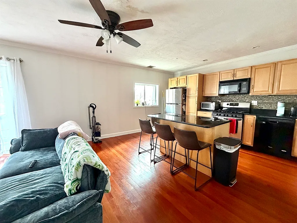 2 bed, 864 sqft, $2,800 — Photo 2
