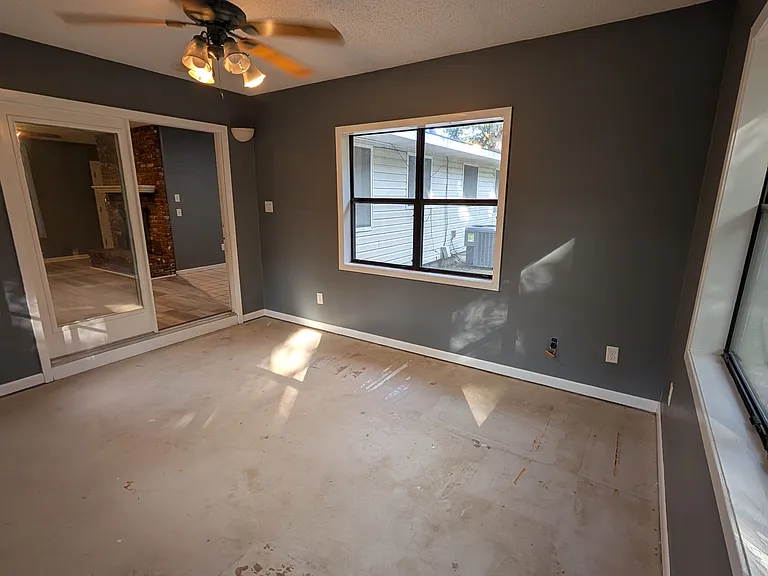1605 Teresa Cir — Photo 35