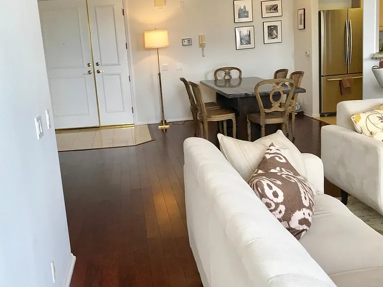 8349 Blackburn Ave #302 — Photo 302