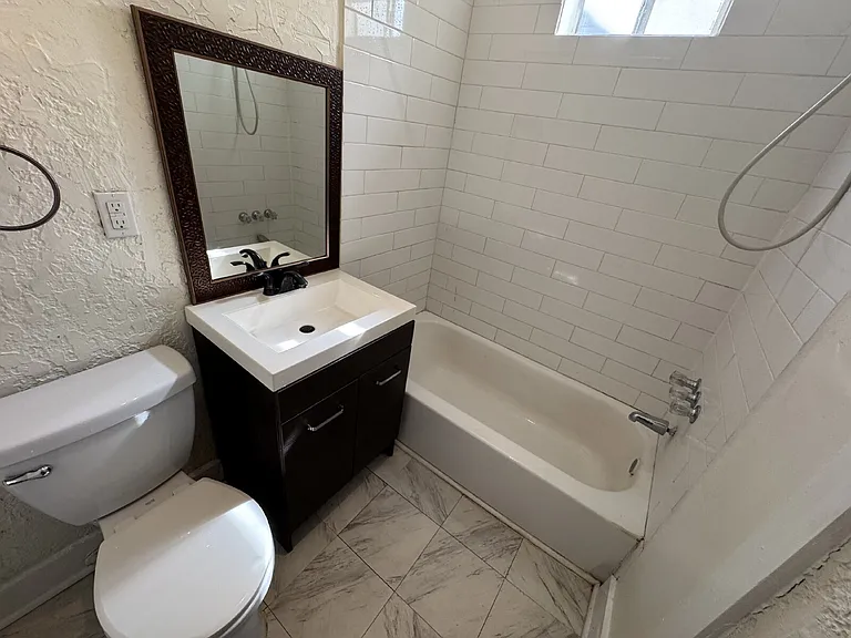 1625 McCullough Ave #8 — Photo 5