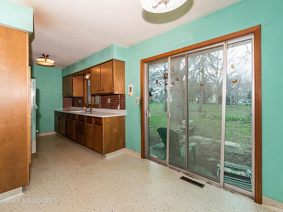 4th image of 10 Bunkerhill Ave