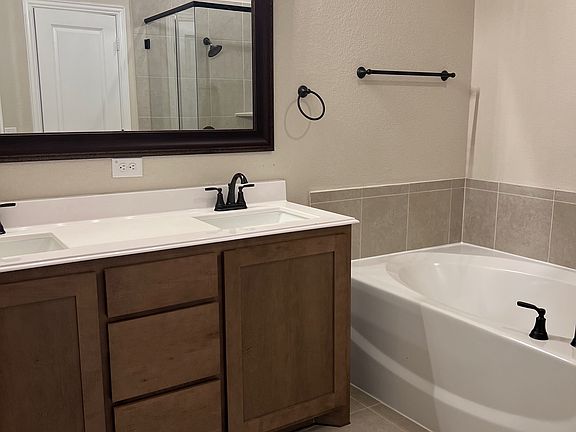 4th image of 1401 Cedar Creek Ln