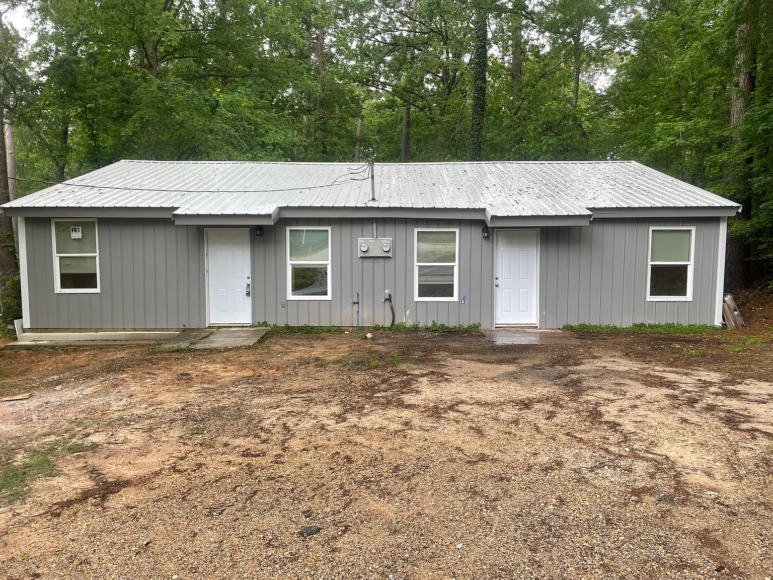 3 bed, 800 sqft, $995 — Photo 1