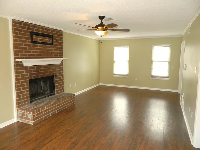 635 Clinton Way W — Photo 9