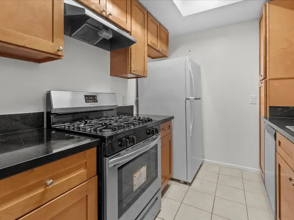 Del Valle East (#475), 22711 Del Valle St APT 109, Woodland Hills, CA 91364