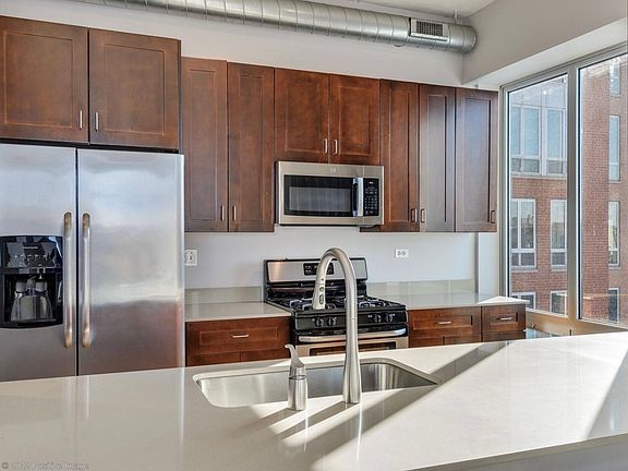2nd image of 4846 N Clark St APT 301