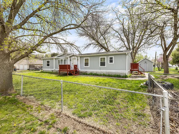 109 W Tremont St, Crescent, IA 51526