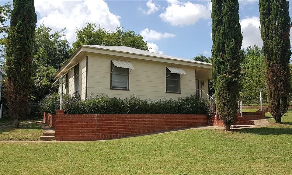 1st image of 1701 Montrose Dr