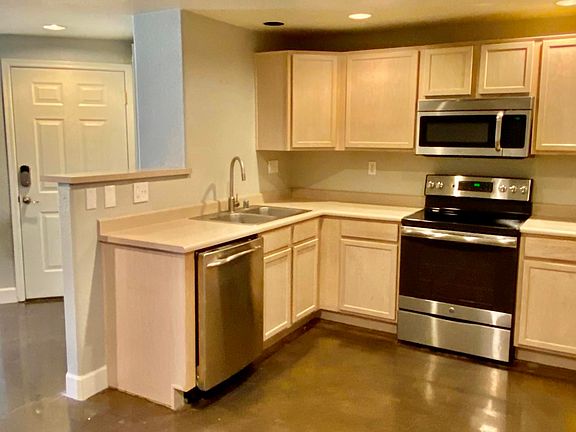 Perfect Size Kitchen!