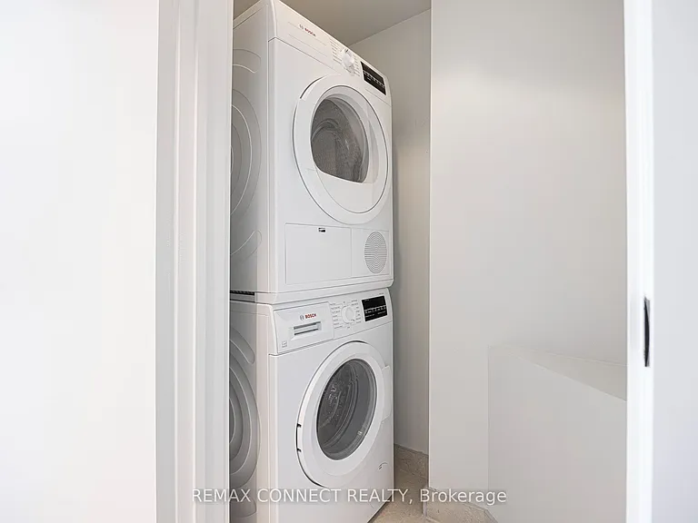 1146 College St #3 — Photo 15