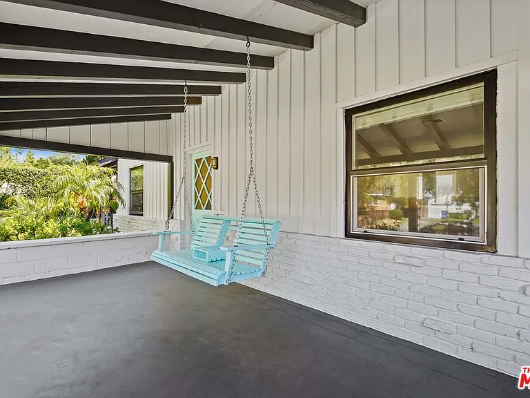 4940 Placidia Ave — Photo 13