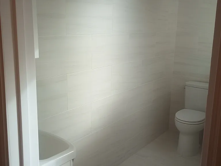 Bathroom 2 view 2