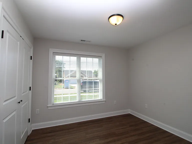 179 Langley Dr — Photo 13