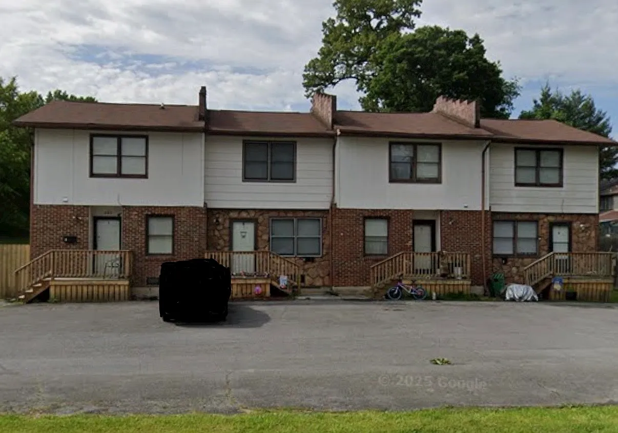 2 bed, 1.5 bath, $950 — Photo 1
