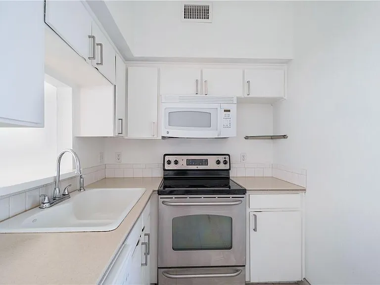 2605 Enfield Rd #110 — Photo 10