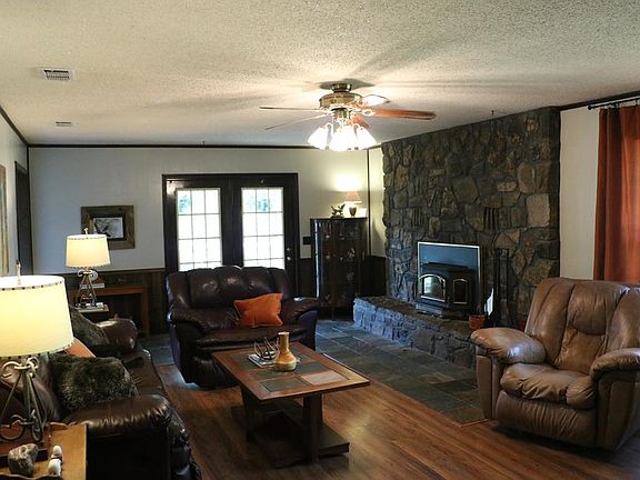 4th image of 1922 Montgomery Dr