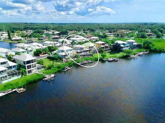 3rd image of 714 Shakett Creek Dr