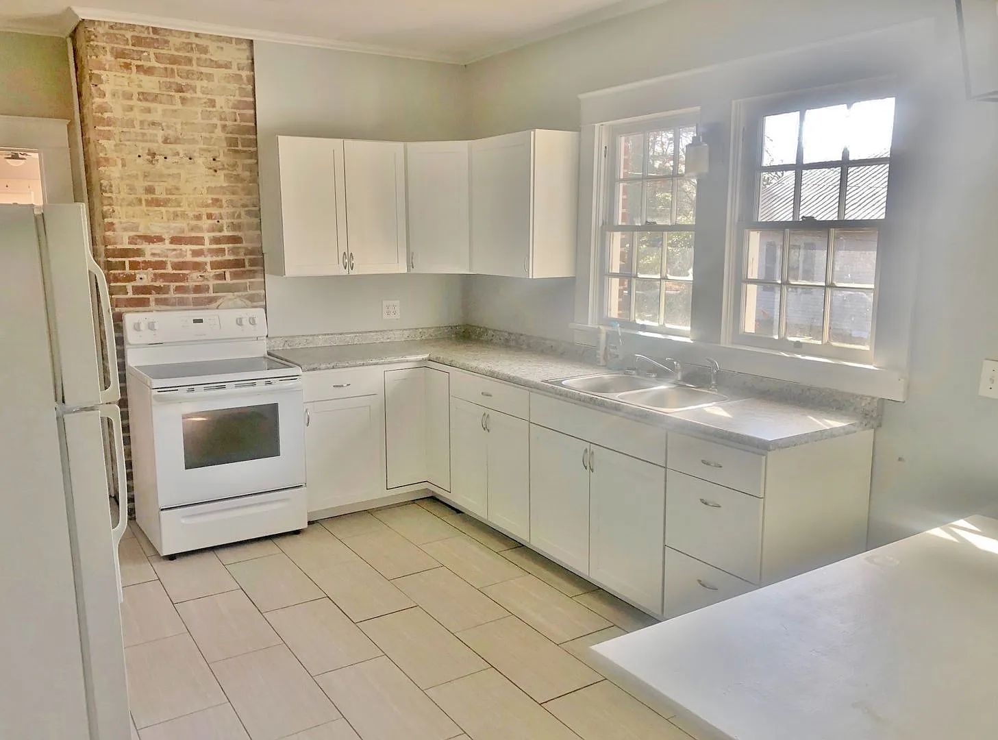 Charming 3 Bedroom — Photo 4