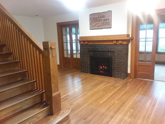 3rd image of 603 W 3rd St