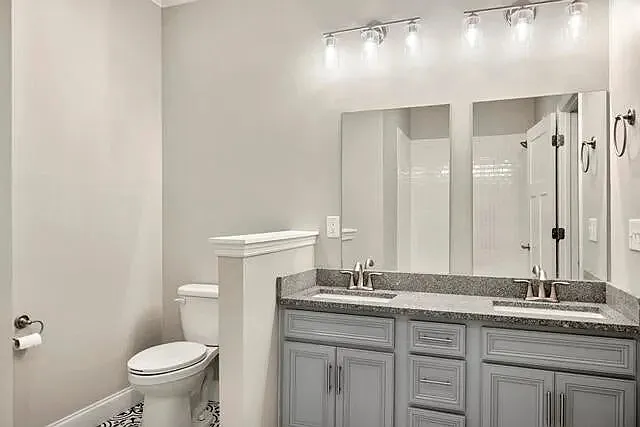 1916 Young Road Southeast, Unit Unfurnished — Photo 2