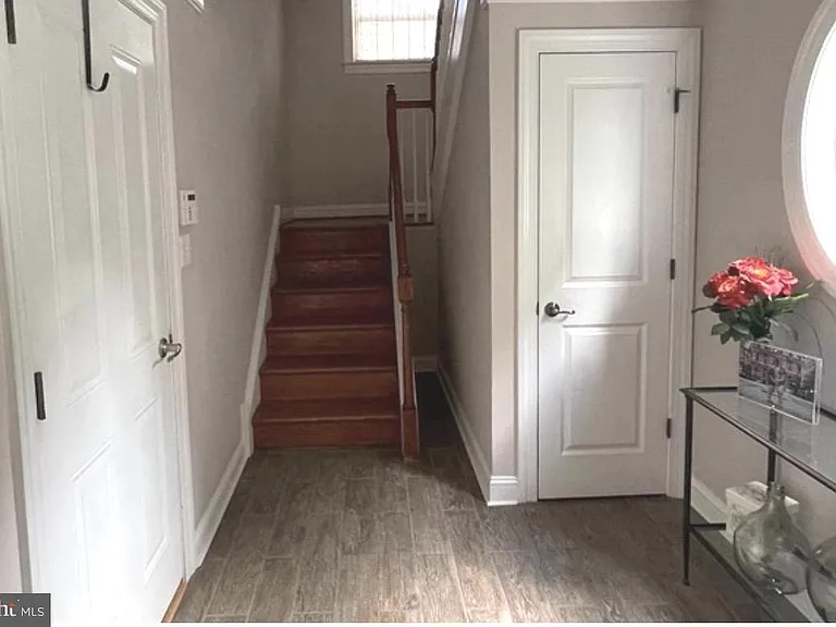 202 Cobblestone Dr — Photo 3