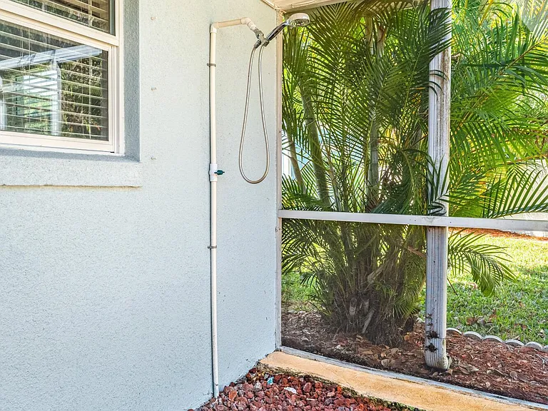 113 Las Palmas — Photo 45