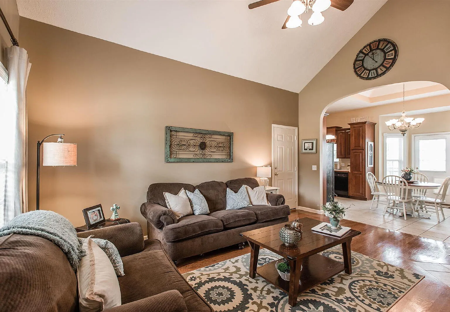 3 bed, 2.0 bath, 1412 sqft, $2,000 — Photo 3