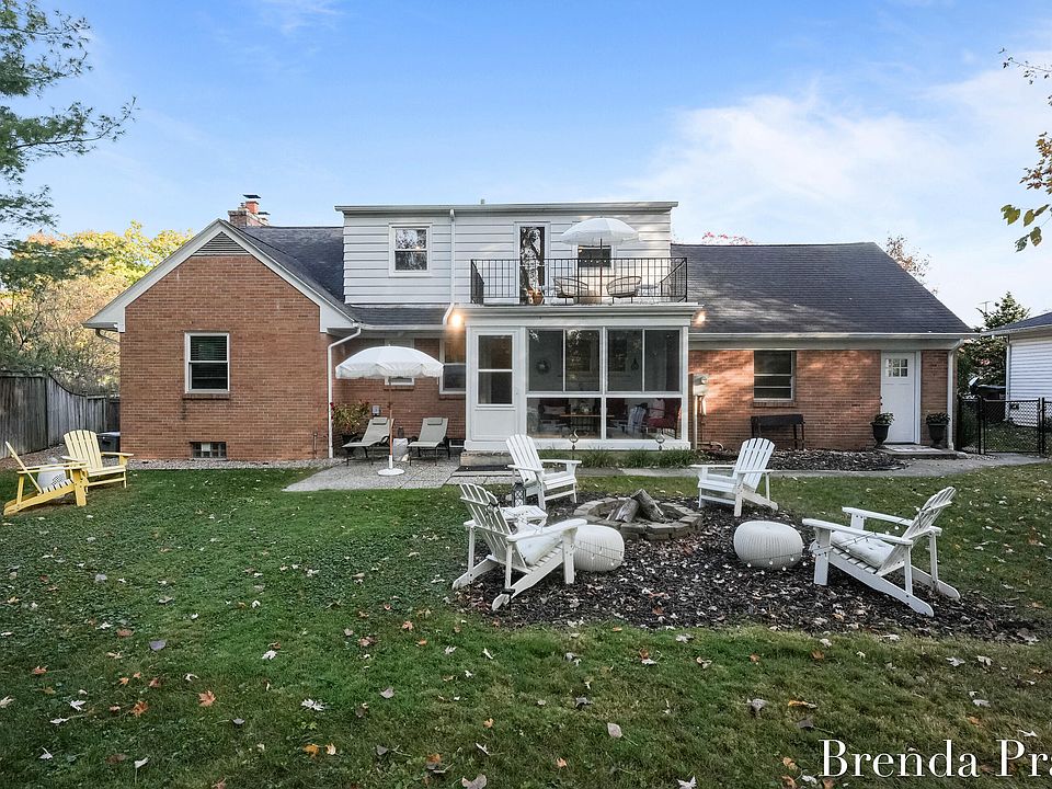 1st image of 2926 Oakwood Dr SE