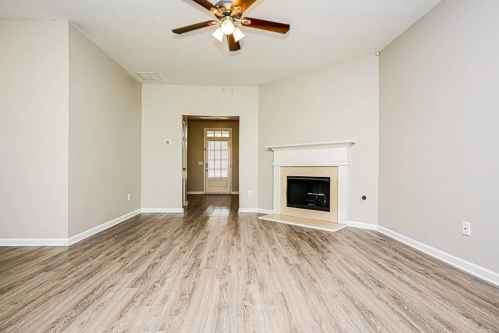 3 bed, 2.0 bath, 1691 sqft, $1,870 — Photo 4