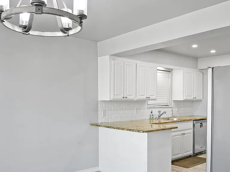 9724 Kent Dr — Photo 11