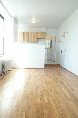 Rented by Tower Brokerage | media 59