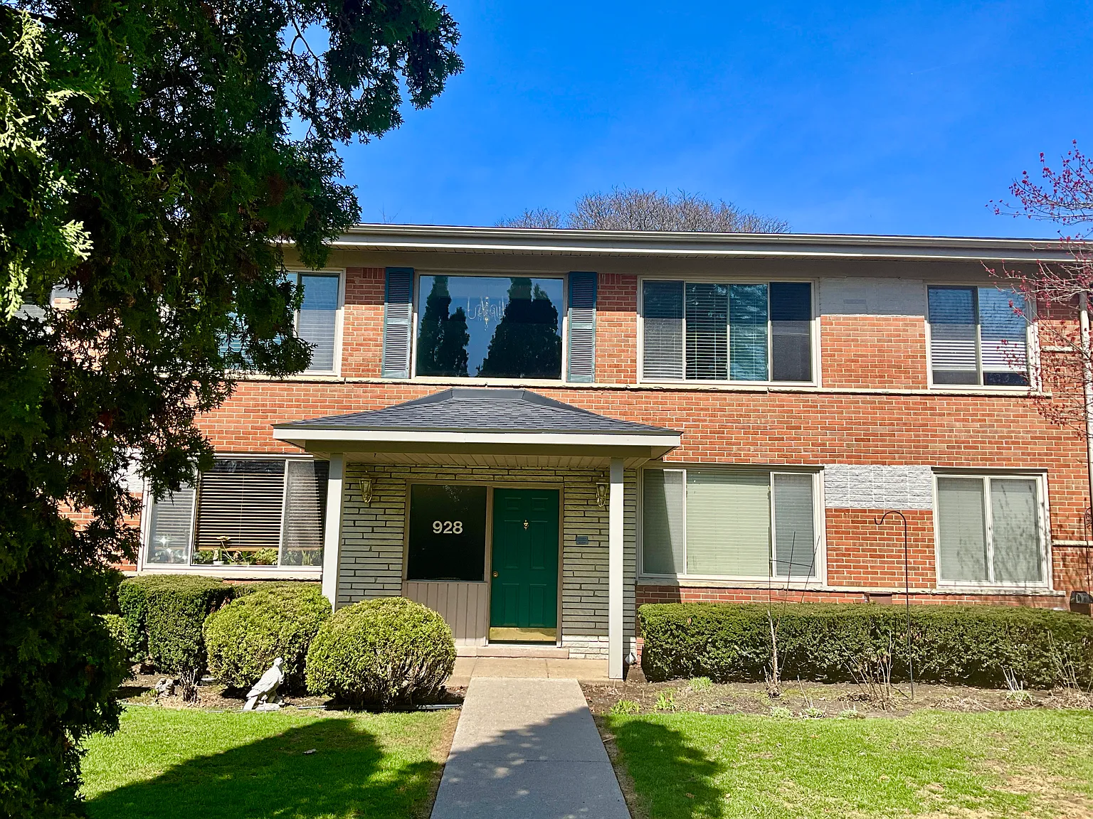 2 bed, 1.5 bath, 898 sqft, $1,650 — Photo 2