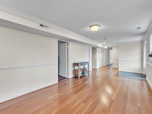 3rd image of 4415 Elmwood Dr