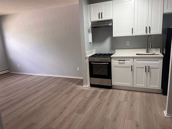 3rd image of 76.2 E Park St #8