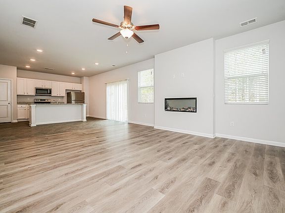 4th image of 713 Hamilton Pointe Ct