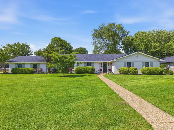 2 Fairway Dr, Lake Charles, LA 70605