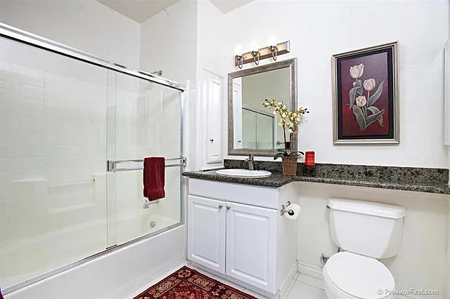 Bathroom - 9253 Regents Rd #A105