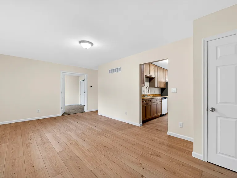 17 Hill Pl — Photo 3