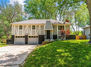 216 SW Rockwood St, Blue Springs, MO 64014